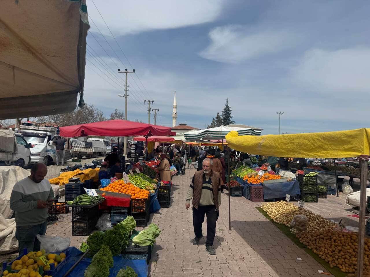 Konya pazarlarında etiket şaşkınlığı! Çoğu yarım yarım satılıyor 32